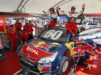 Себастьен Леб (Citroen Total, Citroen C4 WRC) после финиша Ралли Кипра-2009. Фото команды Citroen