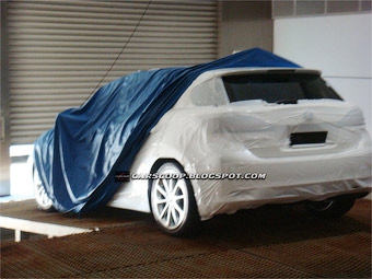 Шпионский снимок серийного Lexus LF-Ch. Фото с сайта carscoop.blogspot.com