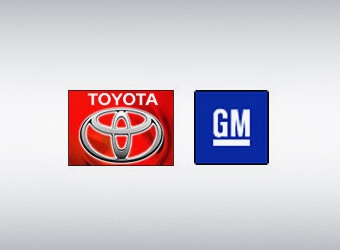 Логотипы Toyota и General Motors