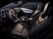Креслам в Chevrolet Camaro далеко до шикарных мультиконтурных систем на «топовых» европейских купе. Они обладают минимумом регулировок, но, как ни странно, кажутся вполне удобными. Нужная посадка находится без труда человеком любого роста, боковая поддержка -- достаточна, а для «американца» так и вовсе превосходна.
