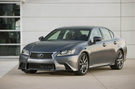 Lexus отзывает новый GS