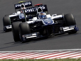 Болиды Williams. Фото (c) <a href="http://lenta.ru/info/afp.htm">AFP</a>