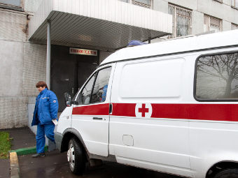 Мужчина избил оказавших ему помощь врачей «скорой»