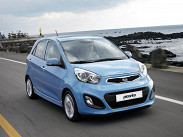 Новейший автомобиль в "маленьком" классе из продающихся в России -- [KIA Picanto](http://motor.ru/articles/2011/07/14/picanto/). Есть версия с трехцилиндровым (1,0 литра) 69‑сильным мотором и с четырехцилиндровым (1,2 литра), 85-сильным. Первый поставляется только на «ручке», второй -- только с четырехступенчатым «автоматом». Цены -- от 369 900 рублей, а [Picanto](http://motor.ru/articles/2011/06/16/kiapicanto/) 1.2 стоит минимум 489 900 рублей. 