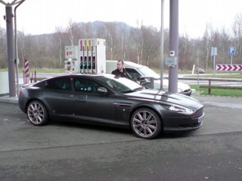 Aston Martin Rapide. Фото с сайта worldcarfans.com