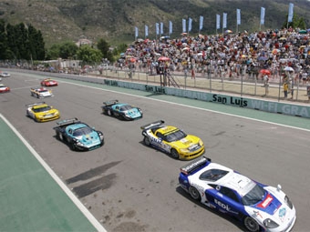 Старт гонки FIA GT в Сан Луисе, 2008. Фото с сайта fiagt.com