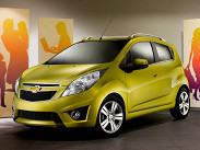 Chevrolet Spark длиннее "Апа" на 10 сантиметров, но и у него колесная база меньше, чем у "Фольксвагена" на 45 миллиметров. Spark доступен в России с 995-кубовым двигателем мощностью 68 лошадиных сил. Цены на эту машину начинаются от 379 тысяч рублей.