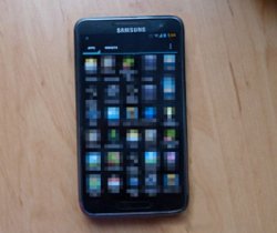 Смартфон Samsung Galaxy S III засветился на «живом» фото