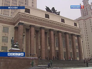 Студент выбросился с 28-го этажа главного здания МГУ