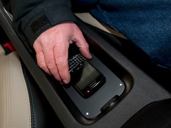 Зарядное устройство Powermat. Фото General Motors