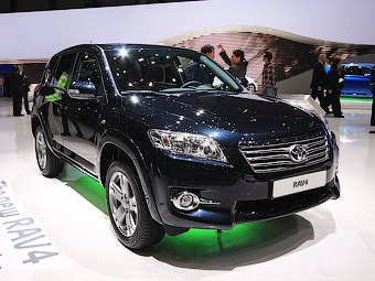 Обновленный кроссовер Toyota RAV4. Фото Ленты.Ру