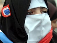 Сенат Франции одобрил запрет на ношение паранджи