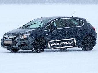 Шпионский снимок "заряженной" Opel Astra. Фото с сайта Secretnewcars.com