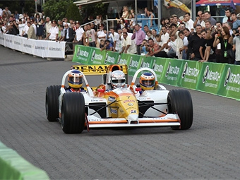 Трехместный болид Renault. Фото с сайта f1fanatik.co.uk