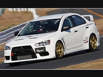 Mitsubishi Lancer EVO X. Фото HKS