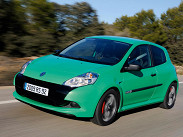 Renault Clio RS -- главный соперник MINI Coupe, готовый поспорить с ним за звание лучшего спортивного "компакта". Автомобиль оснащается двухлитровым двигателем мощностью 203 лошадиные силы и шестиступенчатой "механикой". Плюс, великолепно настроенным шасси и отличными тормозами. До 100 километров в час небольшая машинка «выстреливает» за 6,9 секунды, а ее максимальная скорость составляет 225 километров в час. Цена начинается от 927 тысяч рублей.