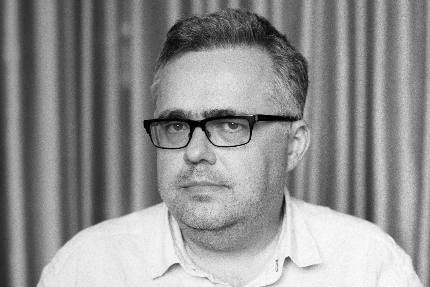 На заре протестов Юрий Сапрыкин занимал активную позицию: организовывал митинги, вел дебаты. Но со временем дистанцировался от политической деятельности и даже перестал писать в «Афишу» колонки о духе времени