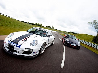 Porsche 911 GT3 Cup (на переднем плане) и дорожный 911 GT3 RS. Фото Porsche