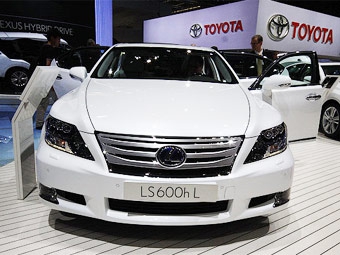 Lexus LS600h. Фото Ленты.Ру
