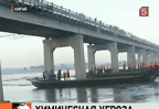 Китайские спасатели почти полностью очистили правый приток Амура от контейнеров с химикатами
