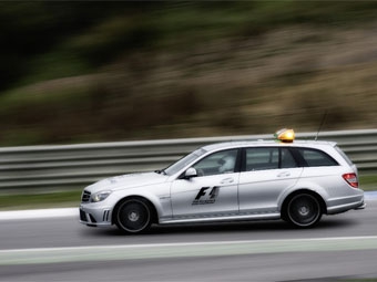 Медицинский автомобиль FIA. Фото с сайта f1fanatic.co.uk