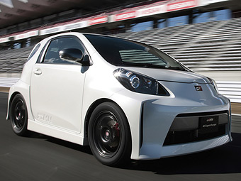 Toyota iQ 130G MT. Фото Toyota