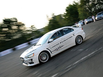 Mitsubishi Lancer EVO X. Фото Ленты.Ру