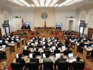 Заседание парламента Киргизии.