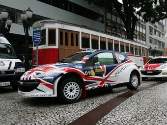 Peugeot 207 S2000 Криса Мика на Ралли Куритибы. Фото IRC