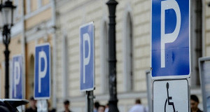 Госдума обсудит платный въезд в города и парковки во дворах