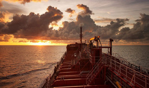 Цены на нефть снижаются на фоне роста добычи в ОПЕК