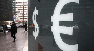 Биржевой курс евро упал ниже 74 рублей