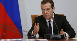 Медведев поручил изучить вопрос индексации пенсий работающим пенсионерам