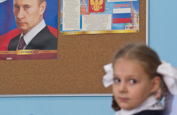  Родителей учеников в Пензе попросили купить портреты Путина 