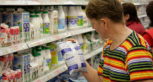 Скачок цен заставил почти половину россиян экономить на продуктах