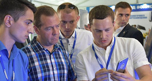 Медведев считает, что 50% населения должны быть связаны с малым бизнесом