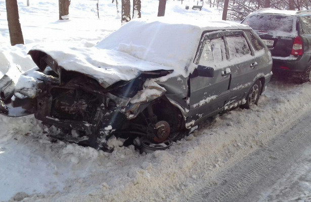 Бесхозные машины во дворе