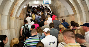 Москва заселяет метро торговцами