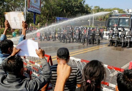 Полиция открыла огонь по протестующим в Мьянме