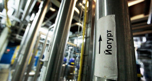 Danone закрывает два завода в России