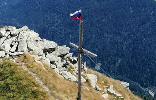 Российский флаг сняли с вершины горы Чима в Италии