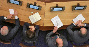 Зарплаты региональных чиновников за девять месяцев выросли на 12,6%
