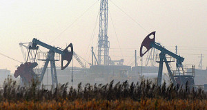 Россия в феврале сократила объем добычи нефти