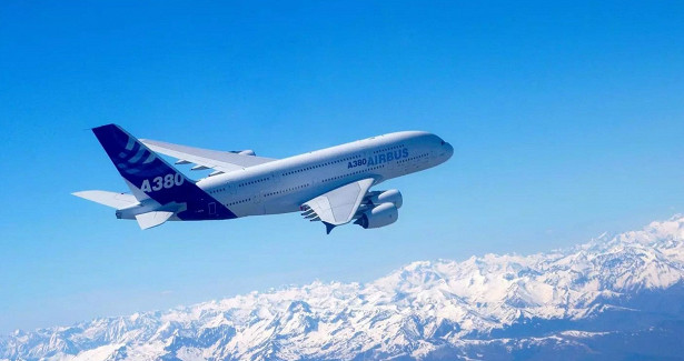 Самый большой в мире пассажирский самолет распродадут на сувениры
