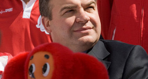 Сердюков займется авиапрограммами в «Ростехе»
