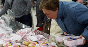 Россияне перешли на покупки продуктов впрок