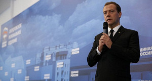 Медведев призвал не верить обещаниям увеличить пенсии в пять раз