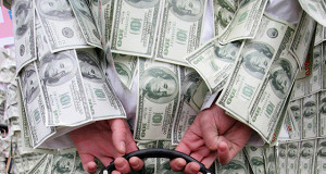 Россиян предложили освободить от налога на переоценку валютных активов