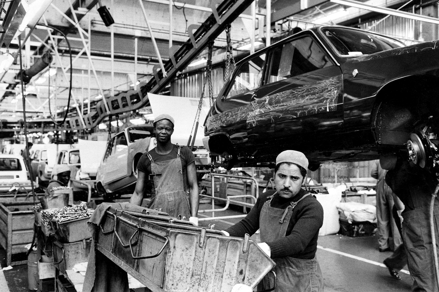 Мигранты на заводе Renault, 1975 год. К тому времени многие из них потеряли работу из-за кризиса