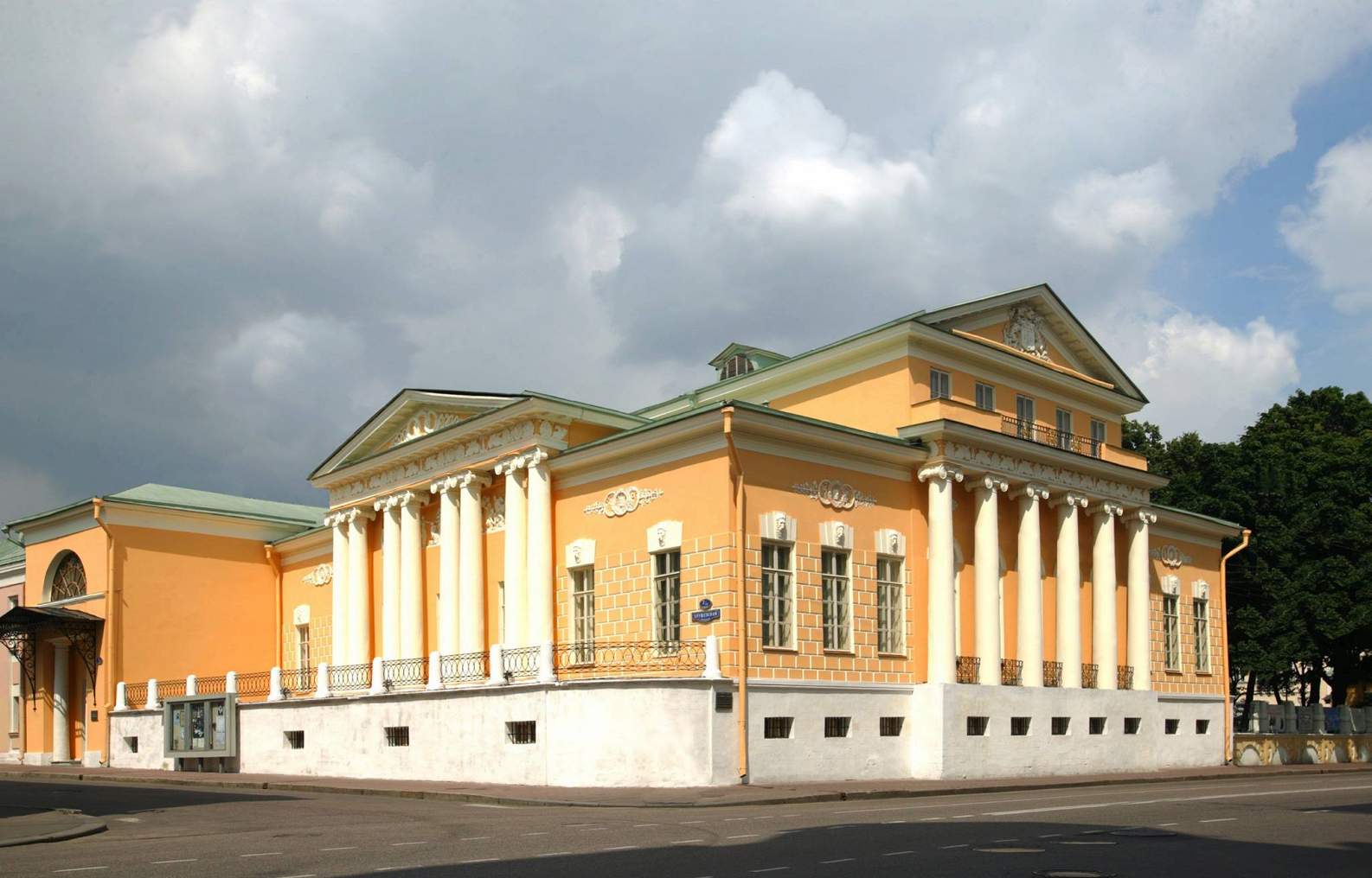 музей им пушкина в москве